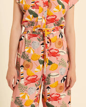 Load image into Gallery viewer, Pantalón crop estampado Rosa
