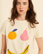 Cargar imagen en el visor de la galería, Camiseta con serigrafía fruits beige
