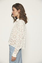 Load image into Gallery viewer, Camisa perforada BLANCO
