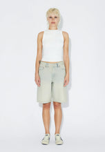 Load image into Gallery viewer, shorts-vaqueros-mujer-tiro-alto-denim-algodon-azul-medio-arbol-shop
