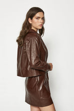 Cargar imagen en el visor de la galería, Chaqueta efecto piel BURDEOS
