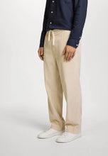 Load image into Gallery viewer, Pantalón pana con elástico en cintura Crema
