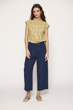 Load image into Gallery viewer, Pantalón recto con pinzas azul
