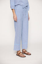 Load image into Gallery viewer, Pantalón de rayas bordado Azul claro
