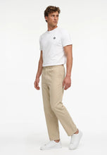 Load image into Gallery viewer, Pantalón micro pana regular beige

