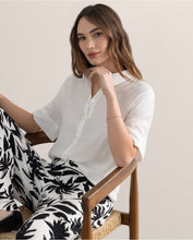 Cargar imagen en el visor de la galería, Camisa corta satinada BLANCO
