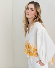 Load image into Gallery viewer, Blusa oversize con bordado BLANCO
