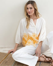 Load image into Gallery viewer, Blusa oversize con bordado BLANCO
