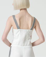 Load image into Gallery viewer, Top crop con tirantes bordados BLANCO
