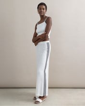 Load image into Gallery viewer, Top crop con tirantes bordados BLANCO
