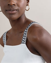Load image into Gallery viewer, Top crop con tirantes bordados BLANCO
