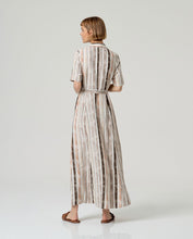 Load image into Gallery viewer, Vestido camisero de manga corta rayas Beige
