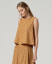Cargar imagen en el visor de la galería, Top Minimalista con Espalda Cruzada CAMEL
