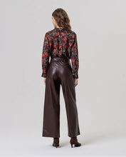Cargar imagen en el visor de la galería, Pantalón ancho de efecto piel Chocolate
