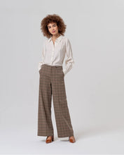 Cargar imagen en el visor de la galería, Pantalón ancho de cuadros Camel
