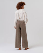 Cargar imagen en el visor de la galería, Pantalón ancho de cuadros Camel
