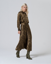 Cargar imagen en el visor de la galería, Falda satinada VERDE
