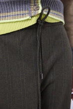 Cargar imagen en el visor de la galería, Pantalón raya diplomática Verde
