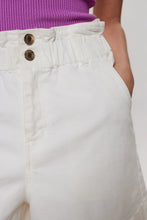 Cargar imagen en el visor de la galería, Shorts cintura elástica BLANCO
