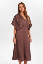 Load image into Gallery viewer, Vestido midi satinado CHOCOLATE
