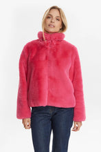 Cargar imagen en el visor de la galería, Chaqueta pelo suave FUCSIA
