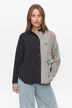 Cargar imagen en el visor de la galería, Camisa bordada NEGRO
