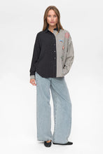 Cargar imagen en el visor de la galería, Camisa bordada NEGRO
