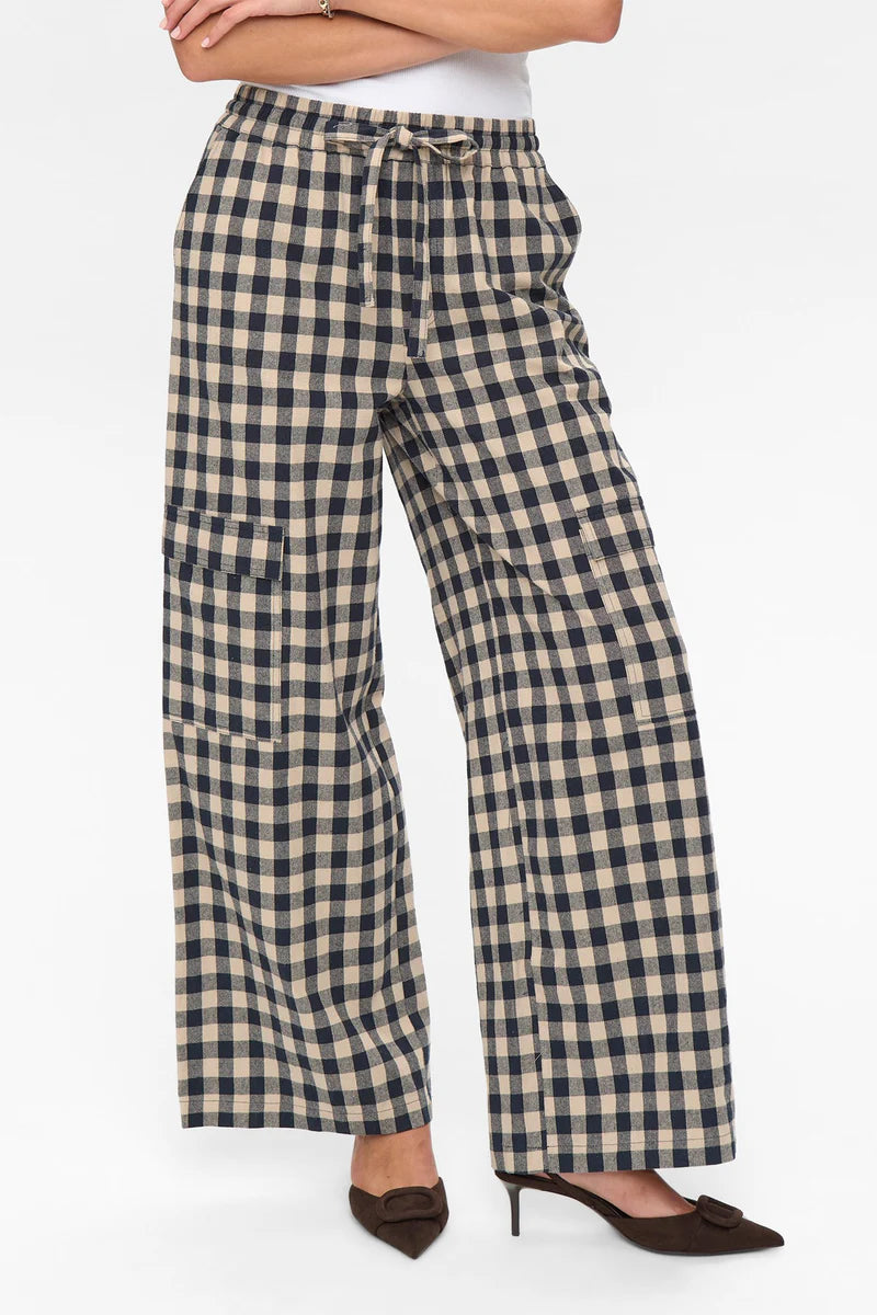 Pantalón tipo cargo NEGRO