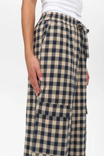 Cargar imagen en el visor de la galería, Pantalón tipo cargo NEGRO
