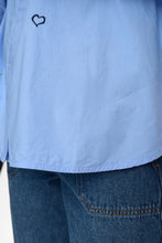 Cargar imagen en el visor de la galería, Camisa Bordada CELESTE
