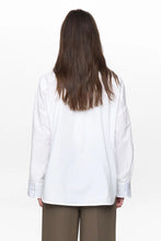 Cargar imagen en el visor de la galería, camisa-oversize-mujer-blanco-detalles-bordados-algodon-arbol-
