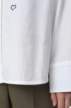 Cargar imagen en el visor de la galería, Camisa Bordada BLANCO
