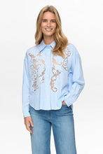 Cargar imagen en el visor de la galería, Camisa con detalle transparente rayas Celeste
