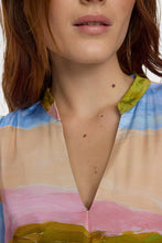 Cargar imagen en el visor de la galería, VESTIDO CORTO ESTAMPADO MULTICOLOR
