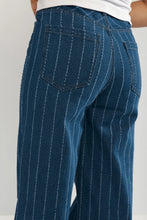 Load image into Gallery viewer, Pantalón con detalles de rayas horizontales Azul medio
