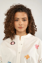 Load image into Gallery viewer, Camisa bordada Blanca
