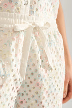 Load image into Gallery viewer, Shorts con detalles perforados Blanco
