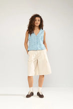 Load image into Gallery viewer, Chaleco con bordados Azul claro
