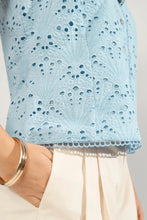 Load image into Gallery viewer, Chaleco con bordados Azul claro
