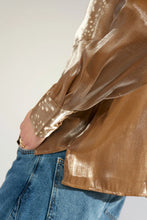 Cargar imagen en el visor de la galería, Camisa con bolsillo animal print Beige
