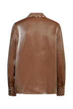 Cargar imagen en el visor de la galería, Camisa con bolsillo animal print Beige
