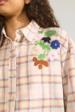 Cargar imagen en el visor de la galería, Camisa con bordados cuadros Multicolor
