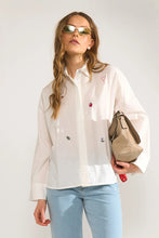 Cargar imagen en el visor de la galería, Camisa blanca bordada oversize
