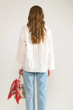 Cargar imagen en el visor de la galería, Camisa blanca bordada oversize
