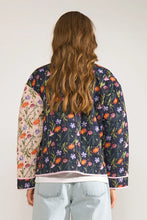 Cargar imagen en el visor de la galería, Chaqueta estampada multicolor
