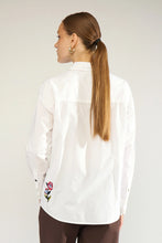 Load image into Gallery viewer, Camisa bordada Blanca
