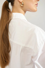 Load image into Gallery viewer, Camisa bordada Blanca
