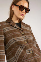 Cargar imagen en el visor de la galería, BLAZER CORTO CUADROS MARRÓN
