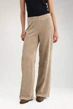 Cargar imagen en el visor de la galería, Pantalón wide leg pana Beige
