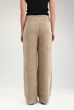 Cargar imagen en el visor de la galería, Pantalón wide leg pana Beige
